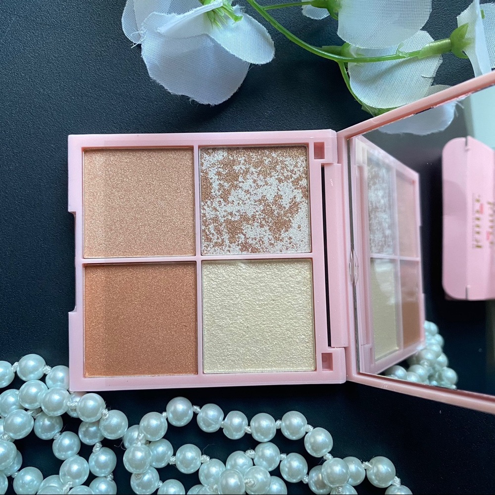 KINDER Glow Highlighting Palette 😍